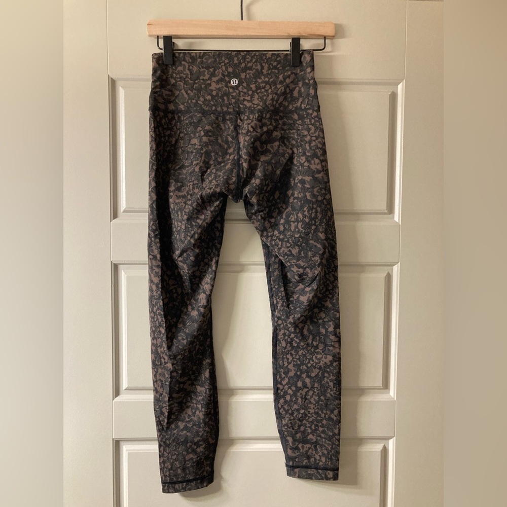 Lululemon Wunder Under High Rise leggings 25” inseam size 6